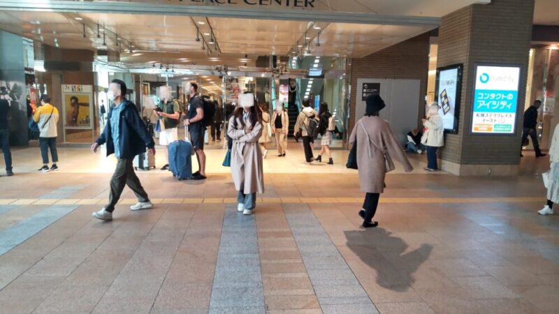 札幌駅にいる人達