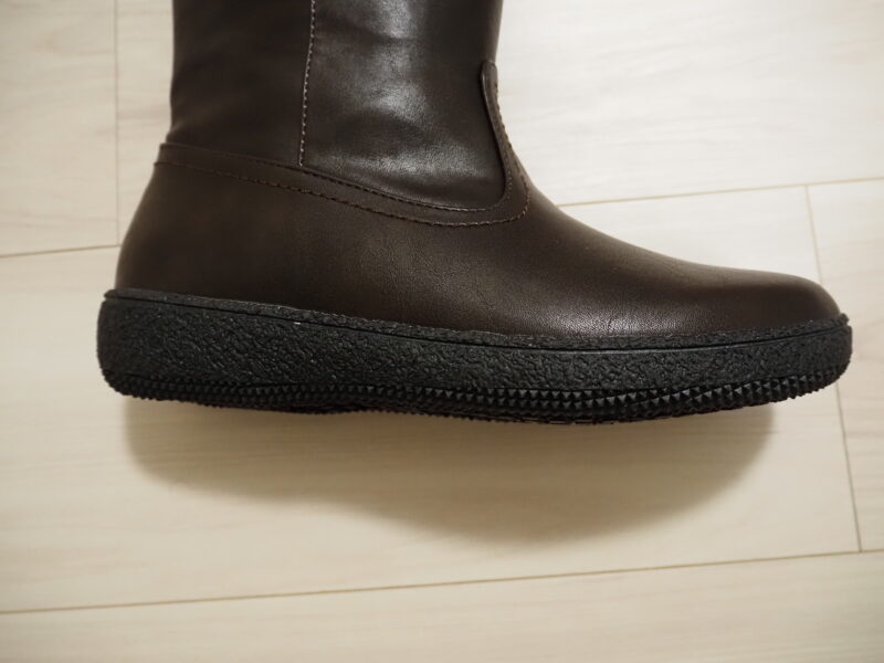 防滑・耐水仕様の冬靴　