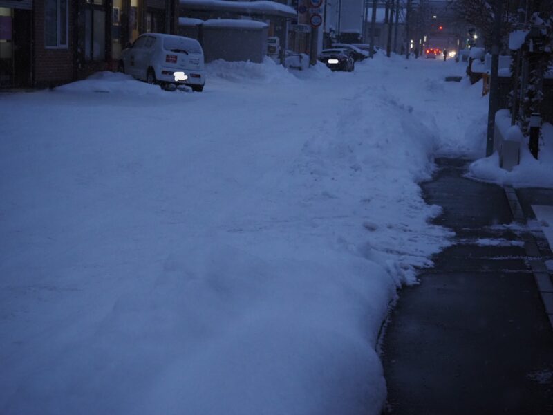 1月13日 降雪した道路