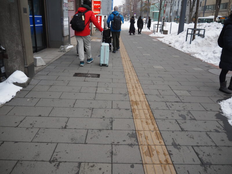 1月21日 札幌駅前通 歩道