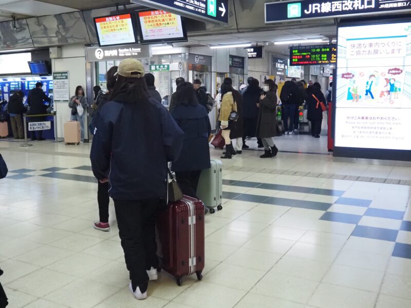 3月11日 JR札幌駅 改札前にいる人たち