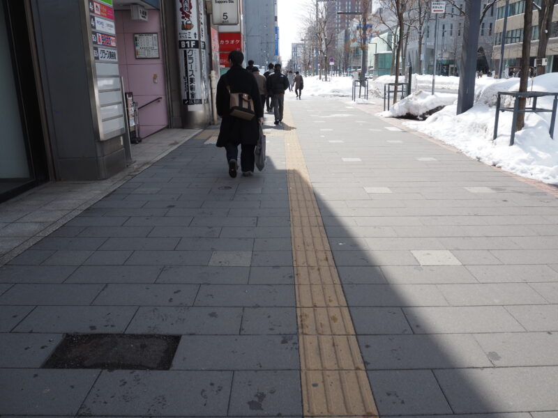 3月11日 札幌駅前通 歩道