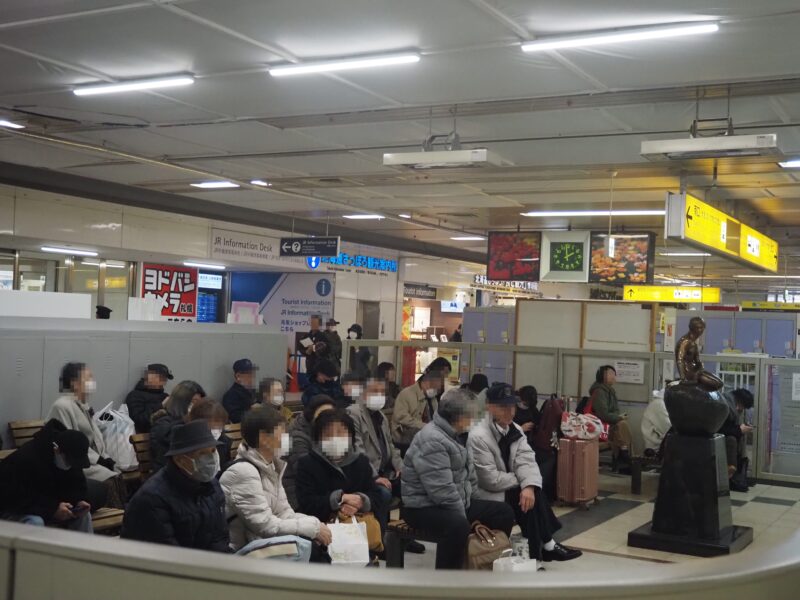 3月21日 JR札幌駅待合席にいる人たち
