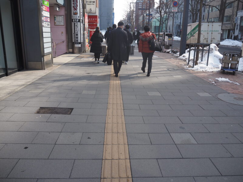 3月21日 札幌駅前通 歩道