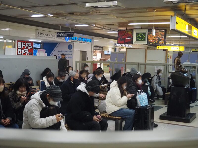 3月1日 JR札幌駅待合席にいる人たち