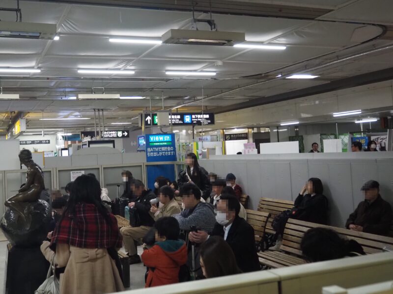 4月1日 JR札幌駅待合席にいる人たち
