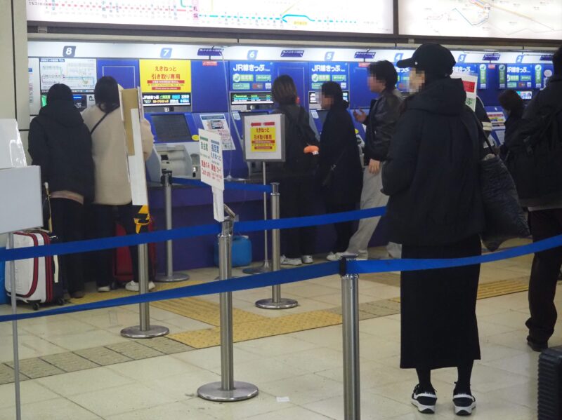 4月1日 JR札幌駅切符売り場にいる人たち