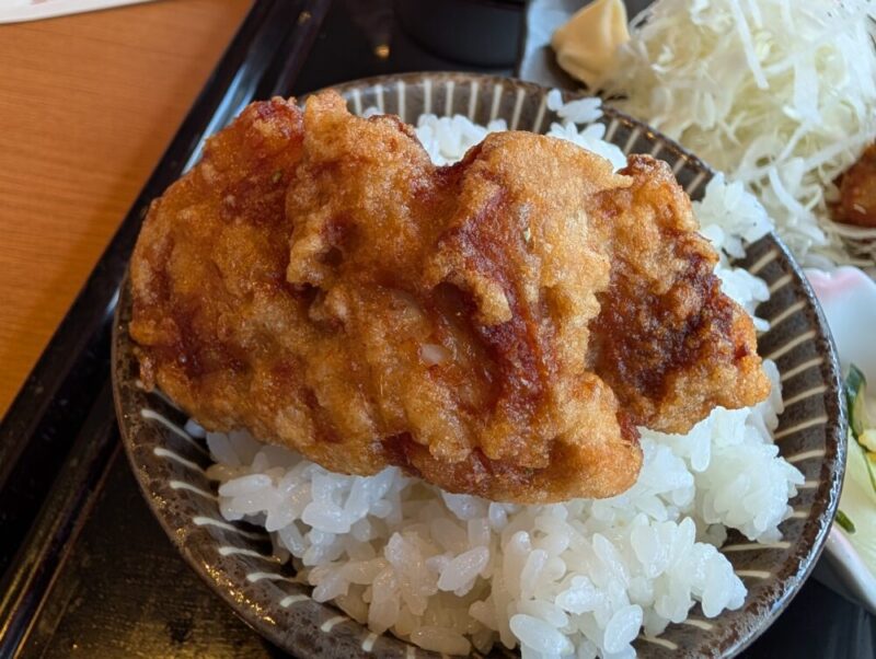 小樽三幸 大通ビッセ店 おたる潮ザンギ定食のザンギとごはん