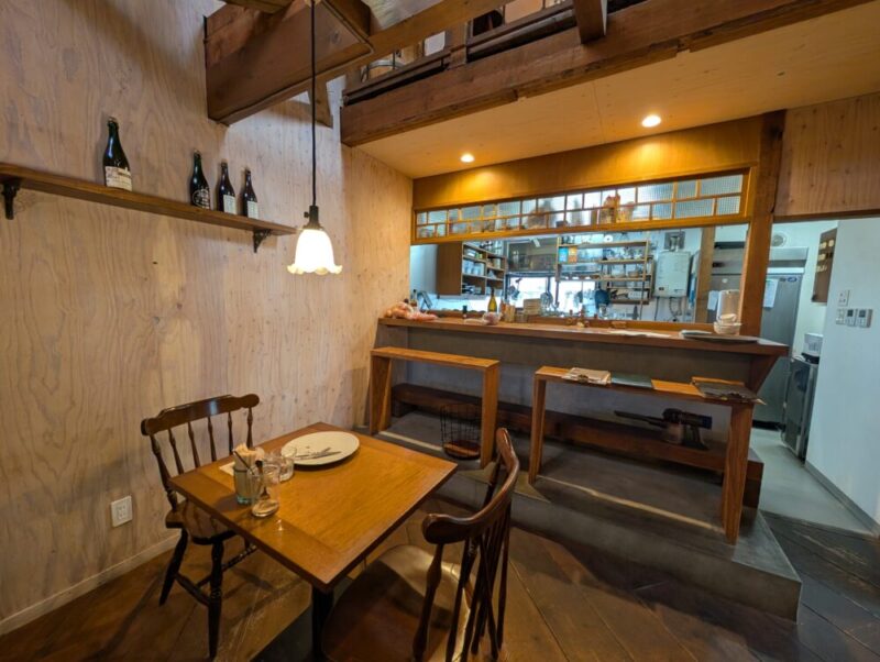 クレープリー月 店内