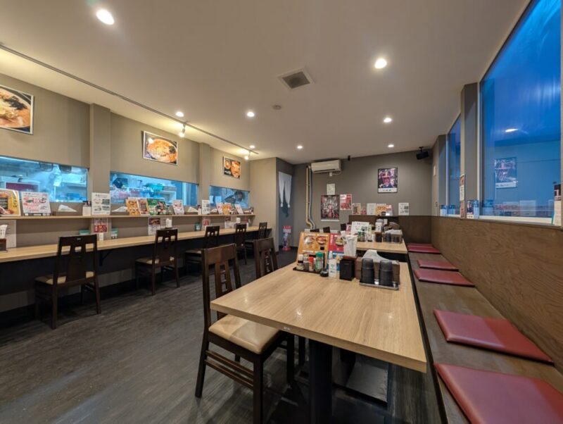 虎鉄 店内