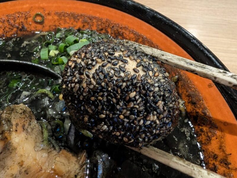 虎鉄 真相ブラックラーメンのごま卵