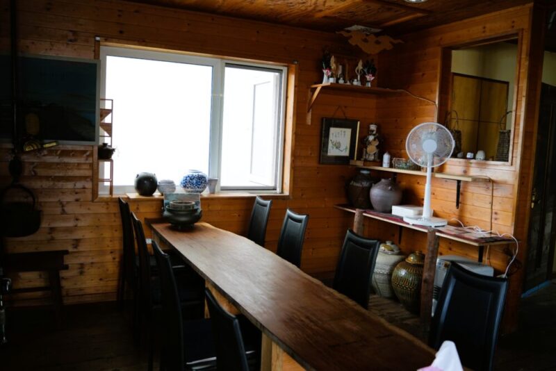 あさり屋 小樽朝里の燻製棒寿司屋 テーブル席