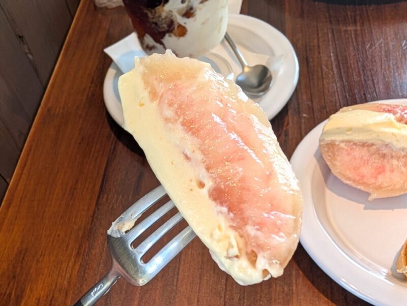 まだ名前のない喫茶店 丸ごと桃のタルト 夏の限定メニュー