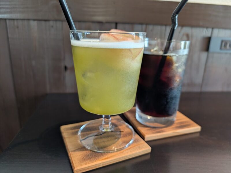まだ名前のない喫茶店 丸ごと桃のタルト 秋の限定メニュー グリーンアップルティー