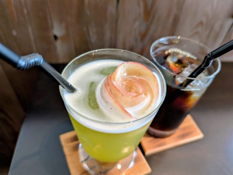 まだ名前のない喫茶店 丸ごと桃のタルト 秋の限定メニュー グリーンアップルティー
