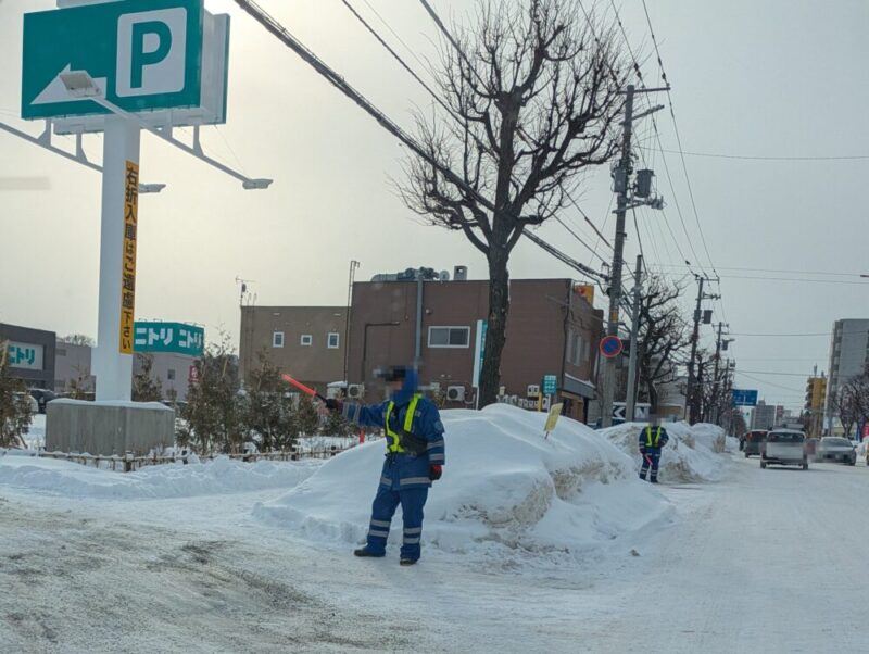ロピア中の島店 駐車場入口 左折のみ 右折禁止