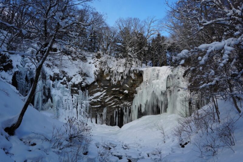 アシリベツの滝の氷瀑を見に行ってきた｜駐車場・行き方・写真まとめ【冬の滝野】
