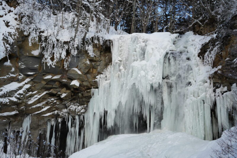 アシリベツの滝の氷瀑（冬の滝野すずらん公園）