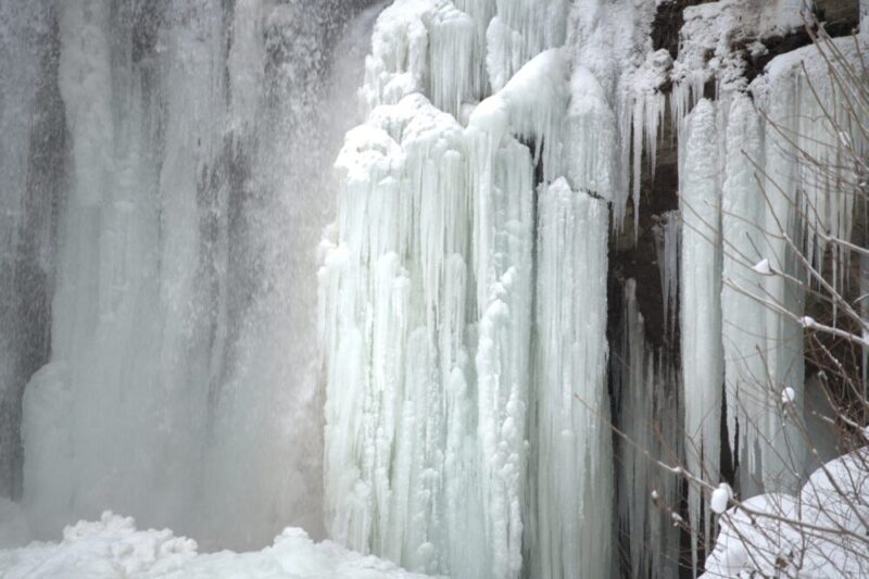 アシリベツの滝の氷瀑（冬の滝野すずらん公園）