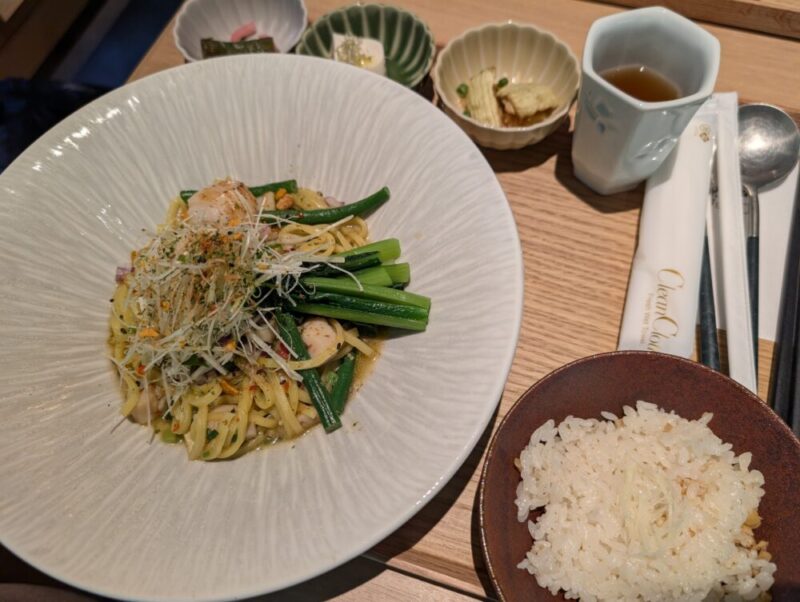 休日洋麺店 白出汁ほたてペペロン(ご飯・小鉢付)