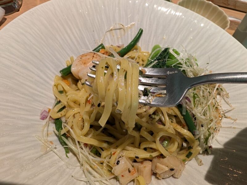 休日洋麺店 白出汁ほたてペペロン
