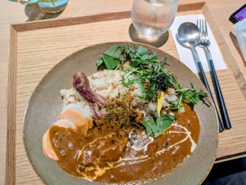 休日洋麺店 休日のバターチキンカレー