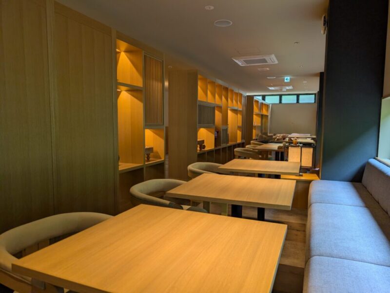 休日洋麺店 ラウンジ おしゃべりOKエリア